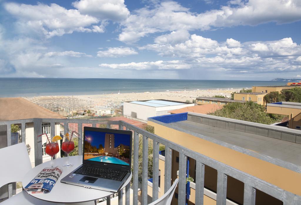 Hotel Jumbo Rimini Ngoại thất bức ảnh