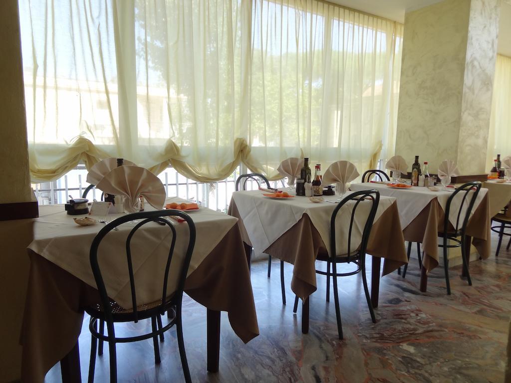 Hotel Jumbo Rimini Ngoại thất bức ảnh